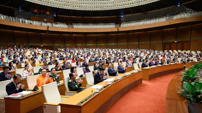 国会开幕，开始审议宪法修正案